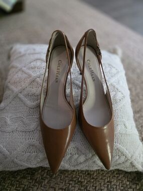Cole Haan Women's Tan Pointed-Toe Slingback Pumps, Like New Size 8B.